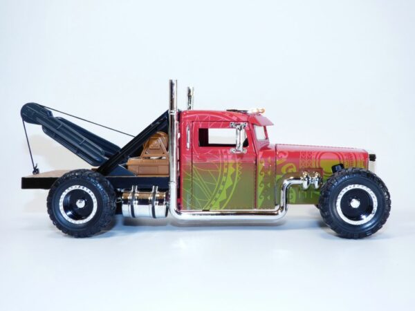 FAST & FURIOUS - Hobbs and Shaw Truck - 1:24 – Image 8