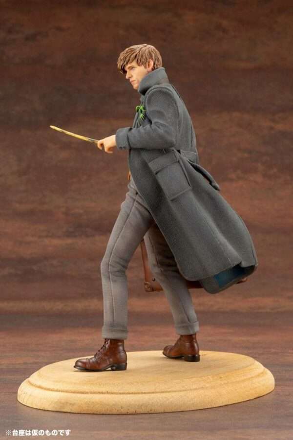 Figurine Harry Potter - Norbert Dragonneau- 18cm – Image 3