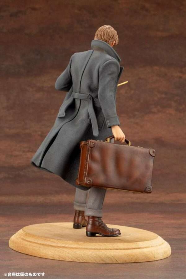 Figurine Harry Potter - Norbert Dragonneau- 18cm – Image 5