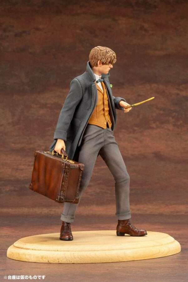 Figurine Harry Potter - Norbert Dragonneau- 18cm – Image 6