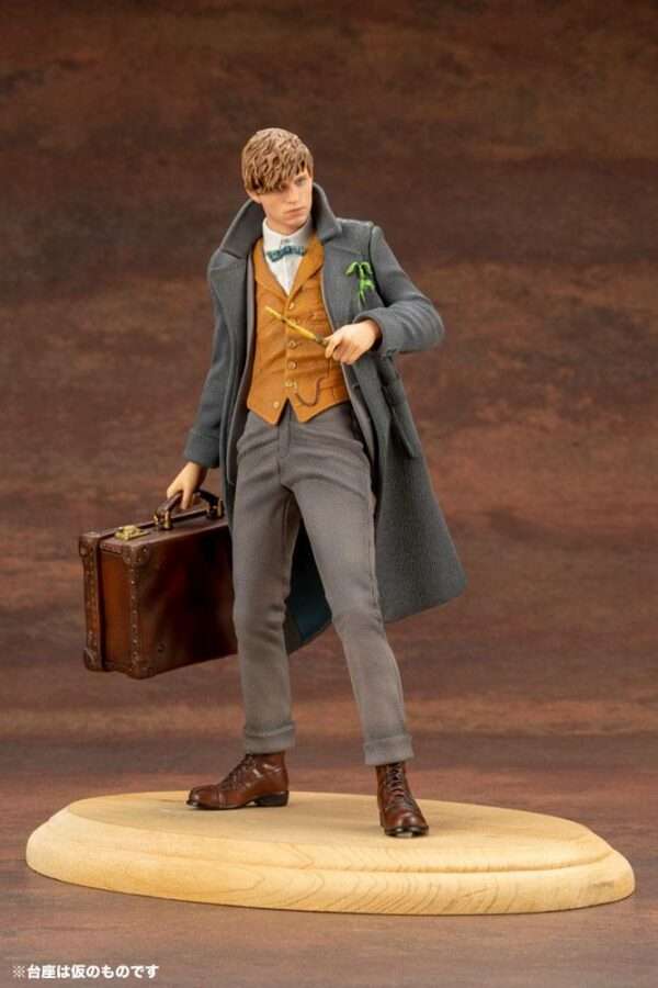 Figurine Harry Potter - Norbert Dragonneau- 18cm – Image 7