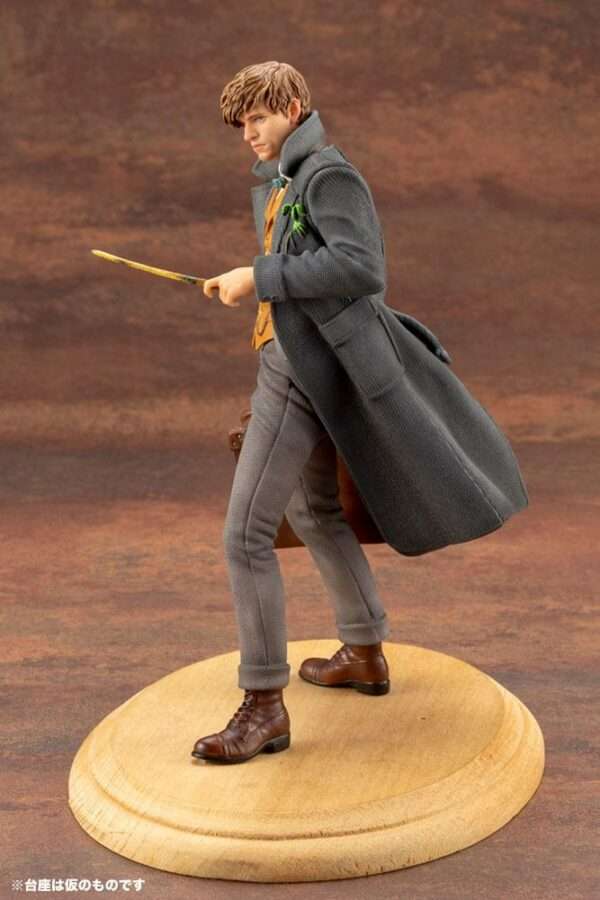 Figurine Harry Potter - Norbert Dragonneau- 18cm – Image 8